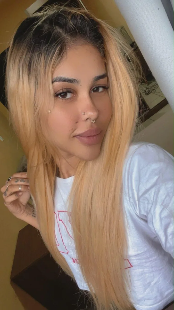 Julia Conti, cam girl brasiliana
