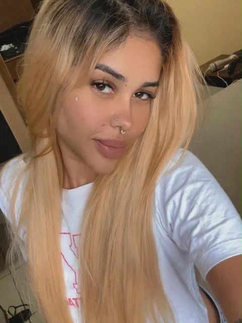 Julia Conti, foto 2