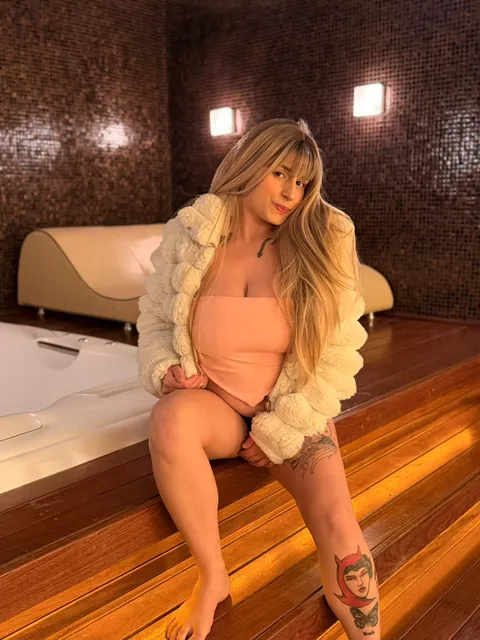 Miley Martini, foto 1