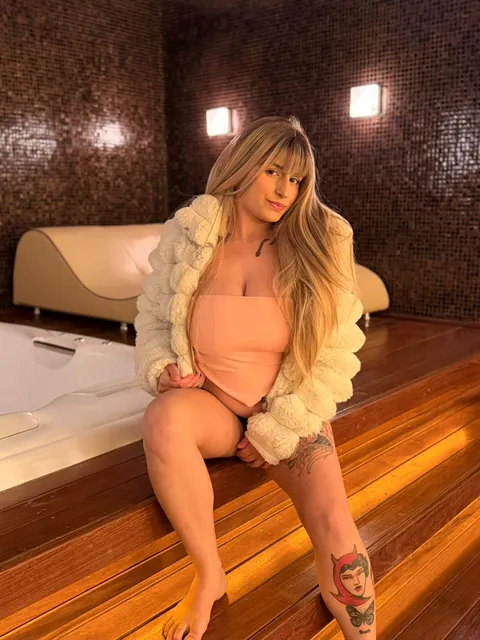 Miley Martini, foto 2