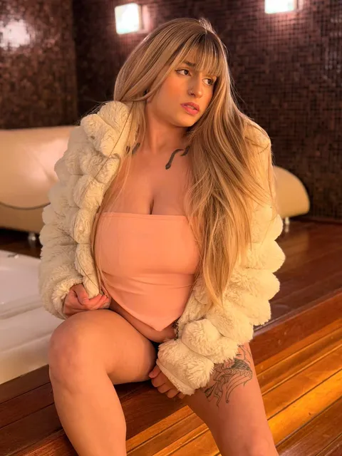 Miley Martini, cam girl brasiliana